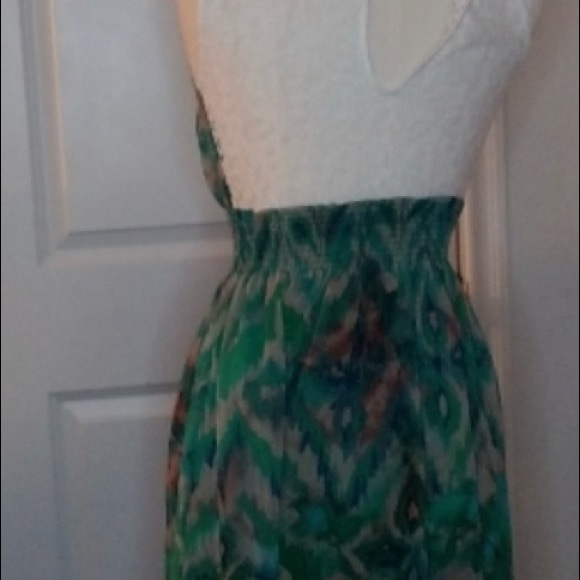 Lace dress - Picture 2 of 3